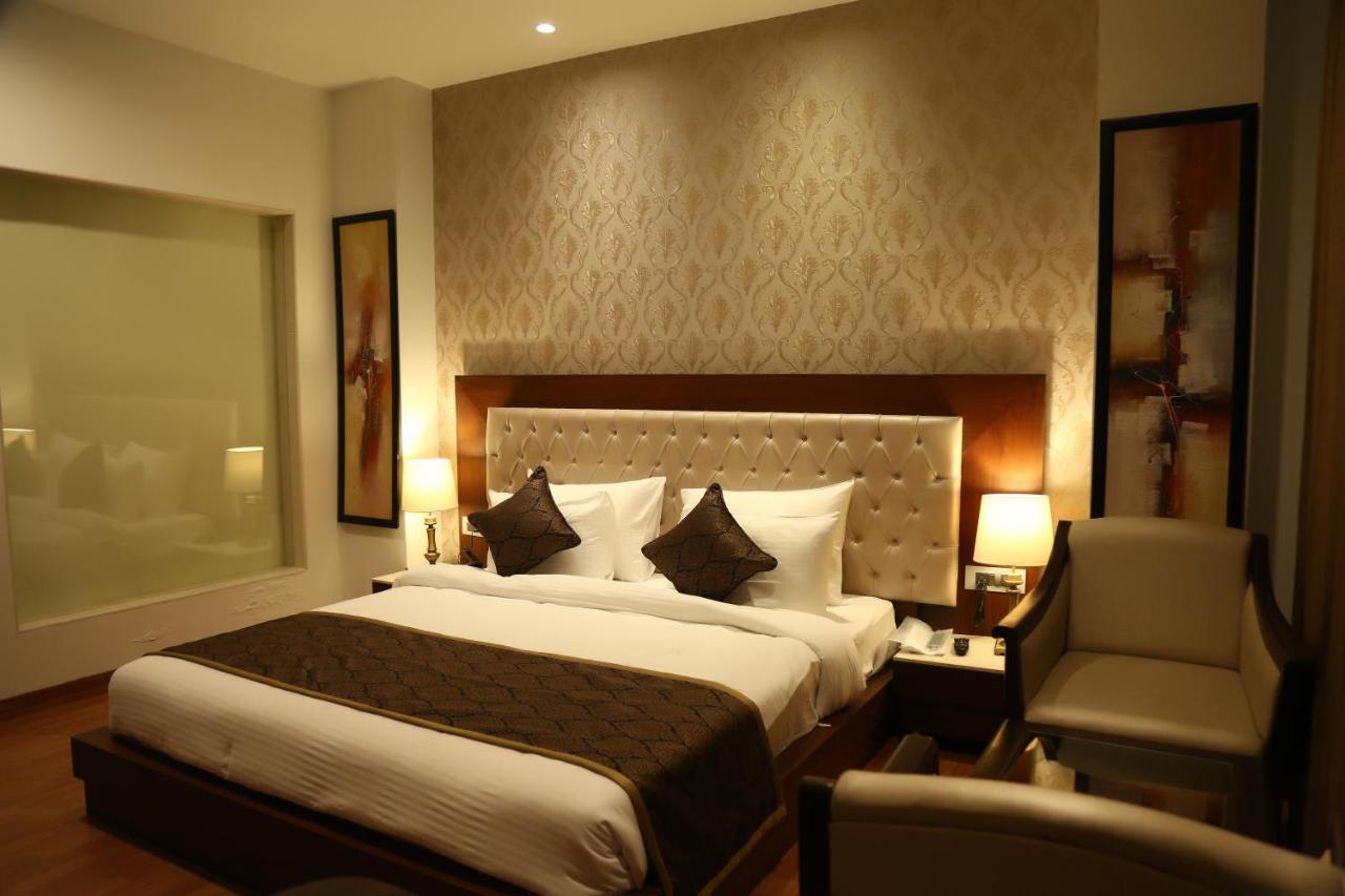 Hotel Imperia Suites Jalandhar Exterior photo